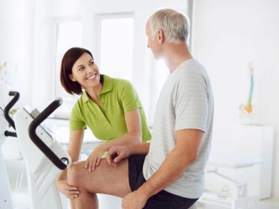RUNDUM BETREUT Qualifizierte Trainer begleiten durch das Bewegungs & Gesundheits Programm.